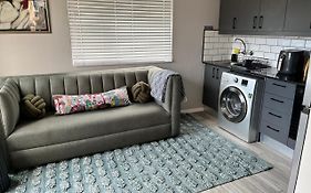 Marbella - Cozy Studio In Heart Of Table View